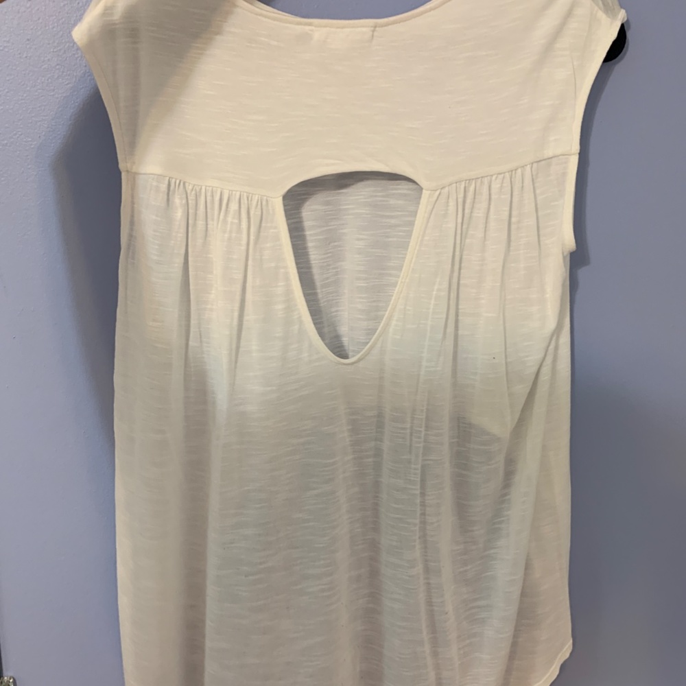 White High-Low Tee - Picture 4 of 4